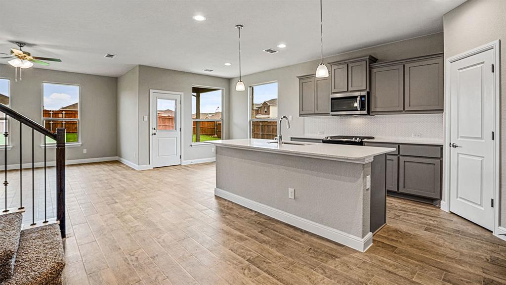 1445 CANTERBURY Trail, DeSoto, TX 75115
