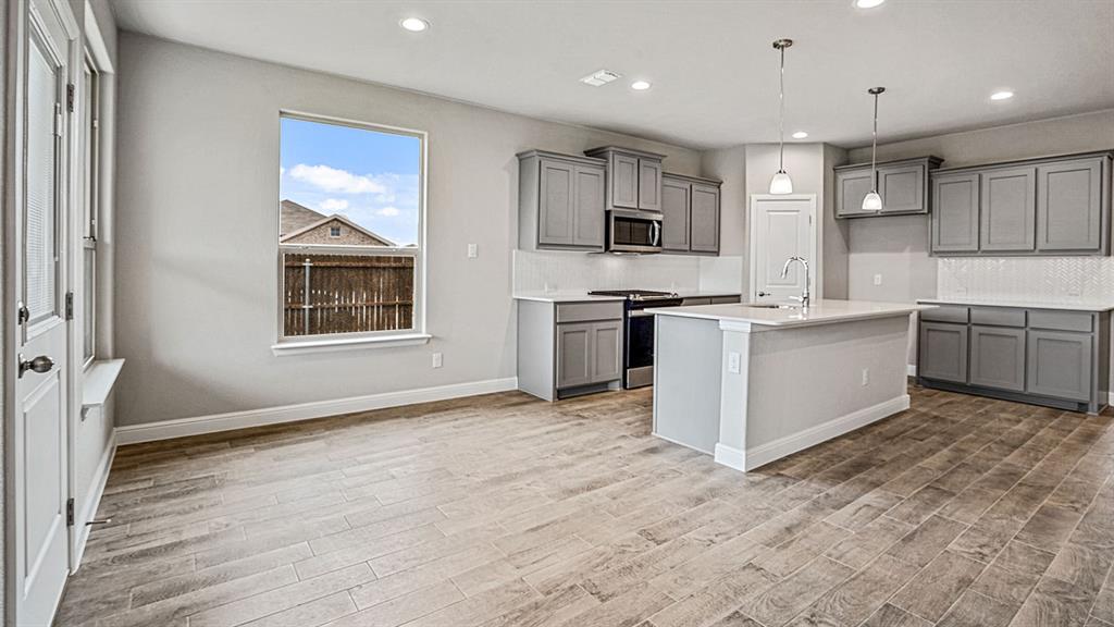 1445 CANTERBURY Trail, DeSoto, TX 75115