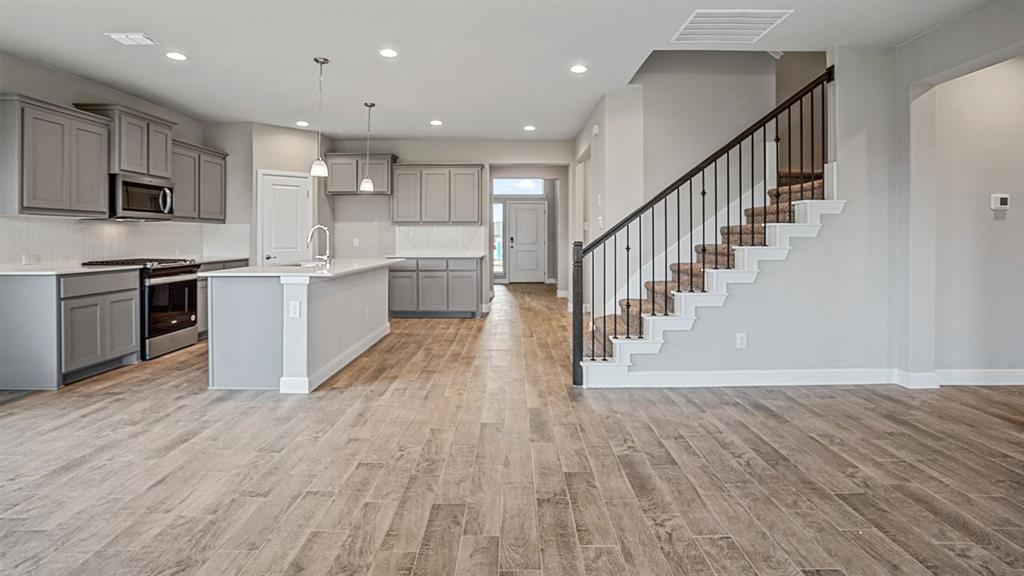 1445 CANTERBURY Trail, DeSoto, TX 75115