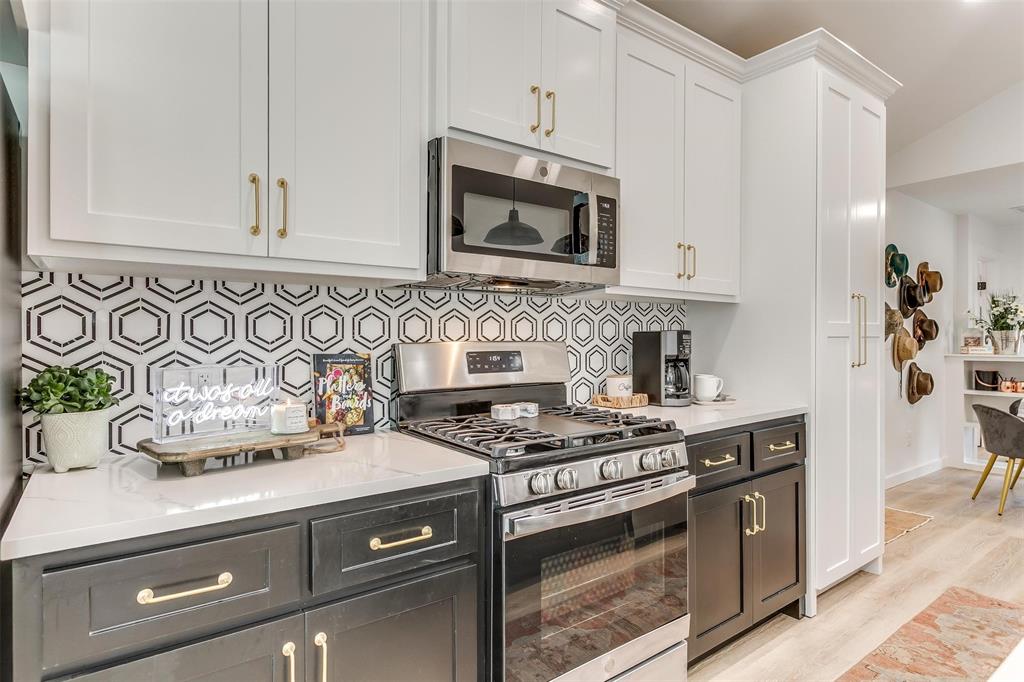 323 S Hannaford Street, Granbury, TX 76048