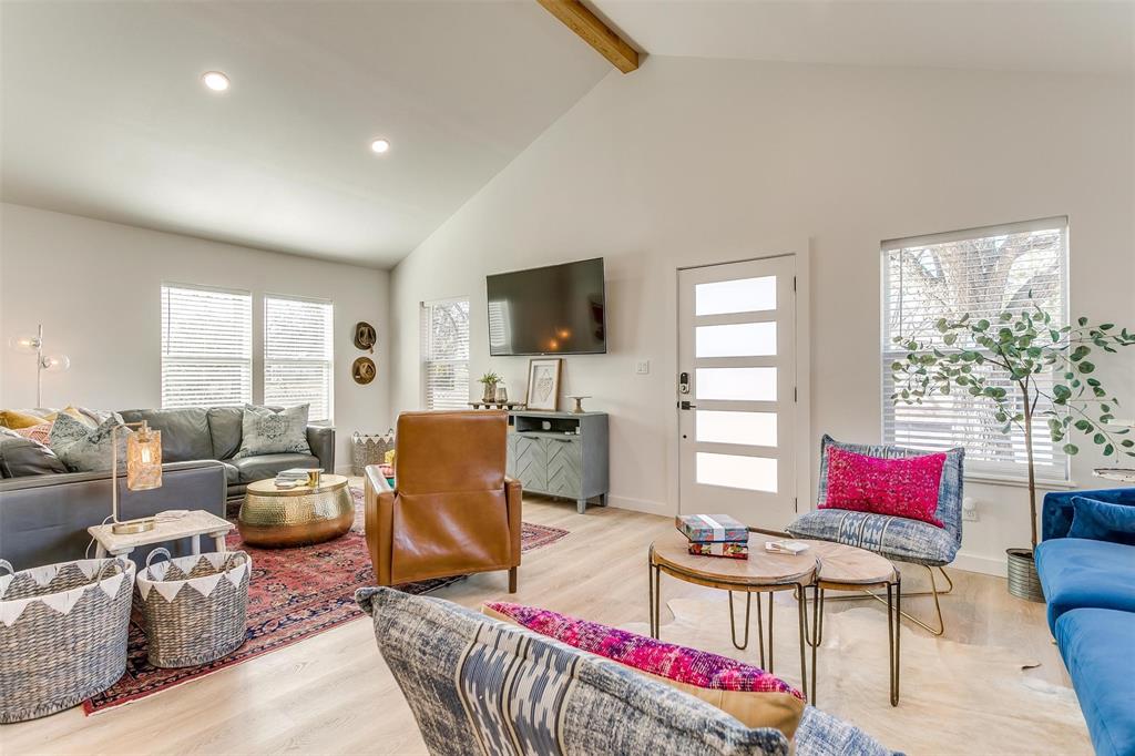 323 S Hannaford Street, Granbury, TX 76048