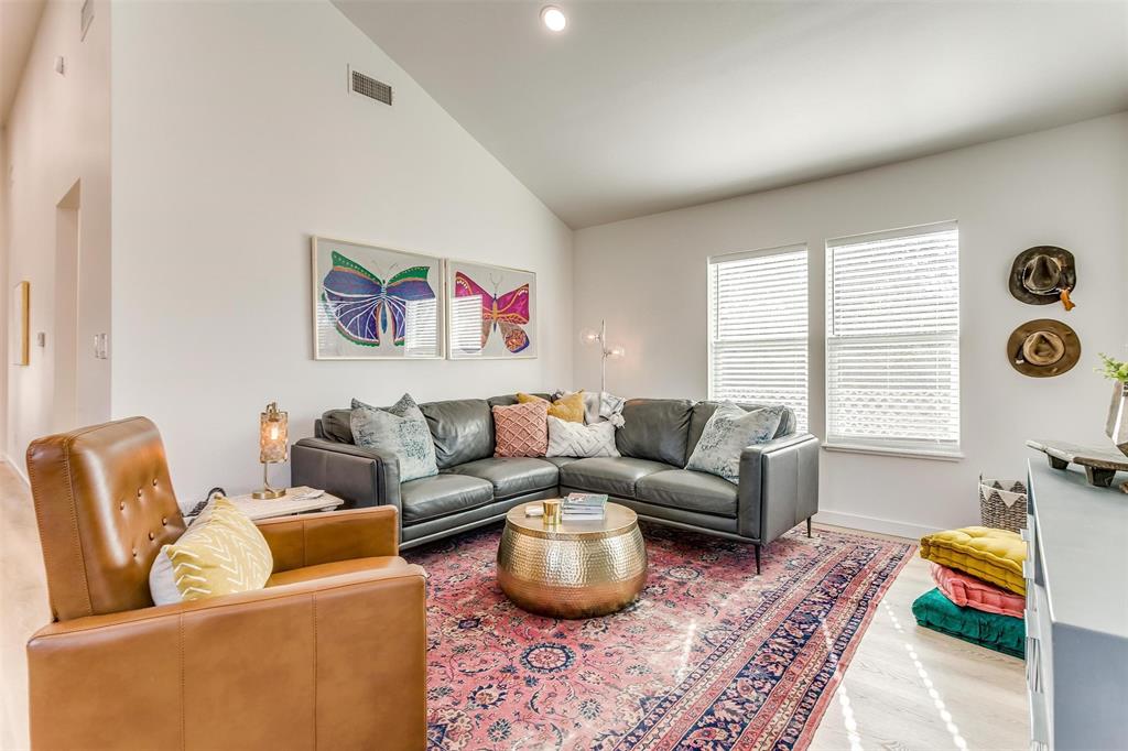 323 S Hannaford Street, Granbury, TX 76048
