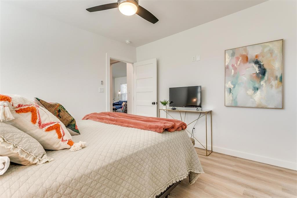 323 S Hannaford Street, Granbury, TX 76048