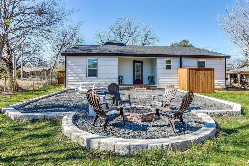 323 S Hannaford Street, Granbury, TX 76048