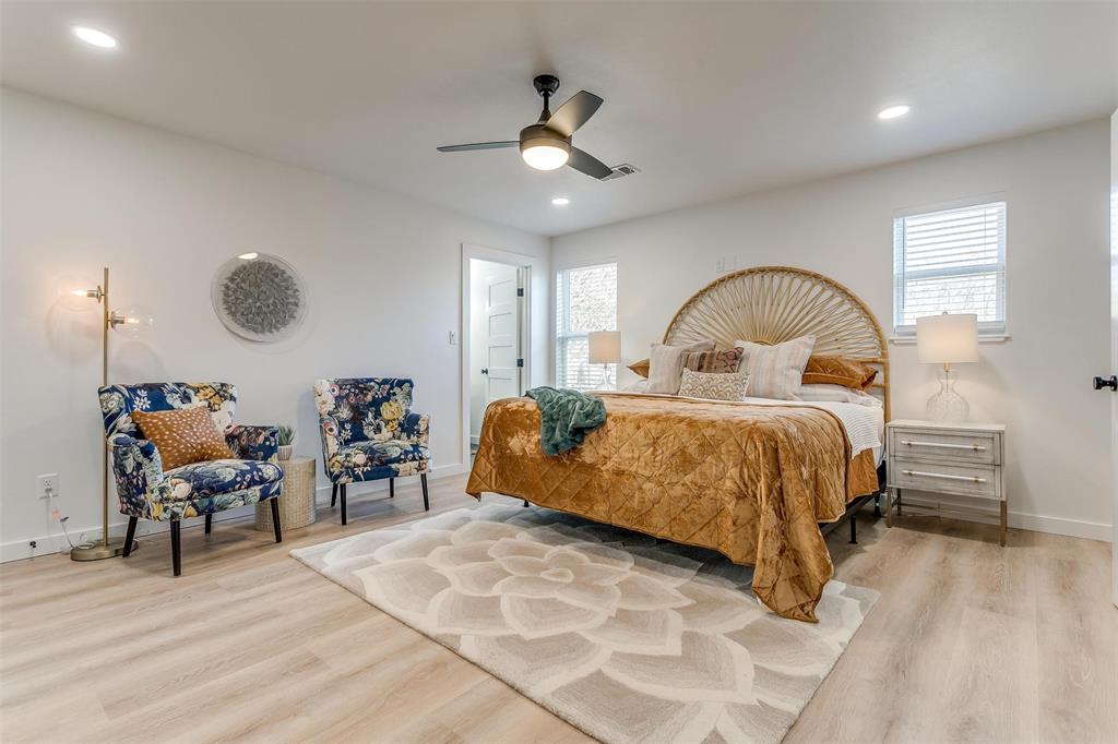 323 S Hannaford Street, Granbury, TX 76048