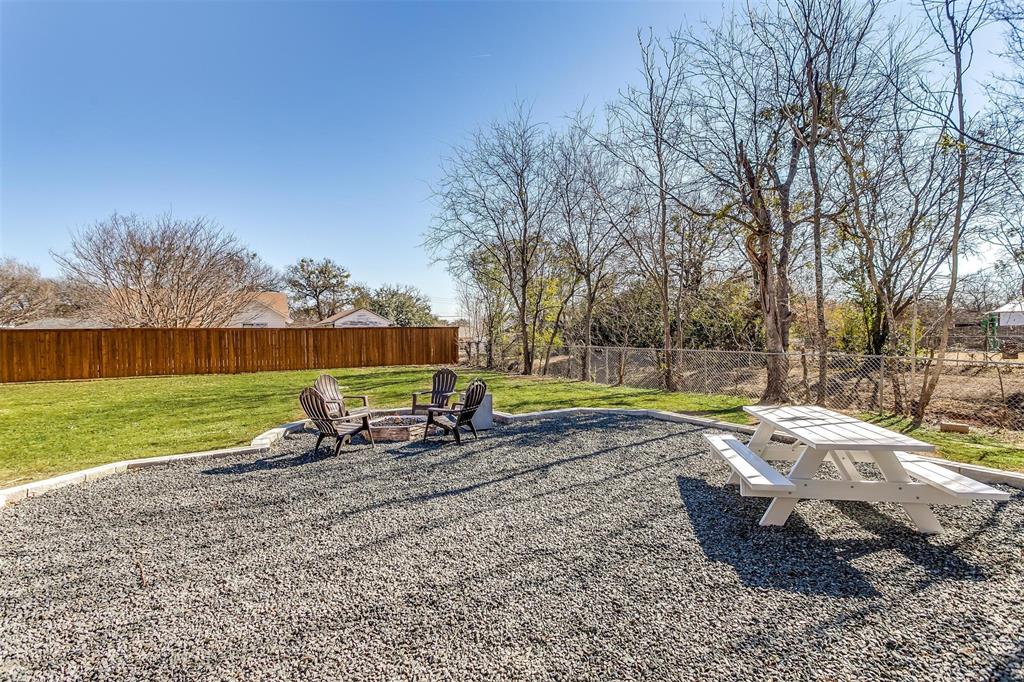 323 S Hannaford Street, Granbury, TX 76048