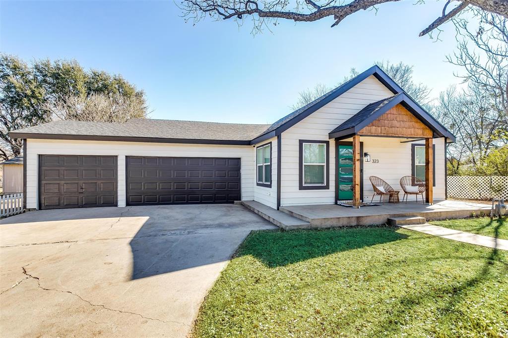323 S Hannaford Street, Granbury, TX 76048