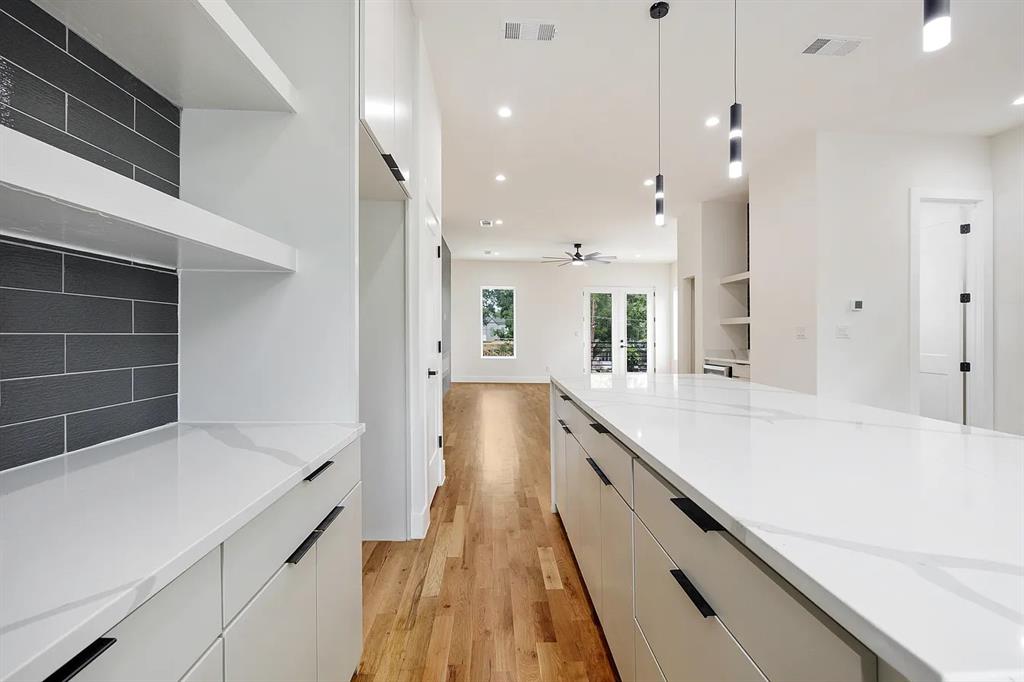 112 Muncie Avenue, Dallas, TX 75212
