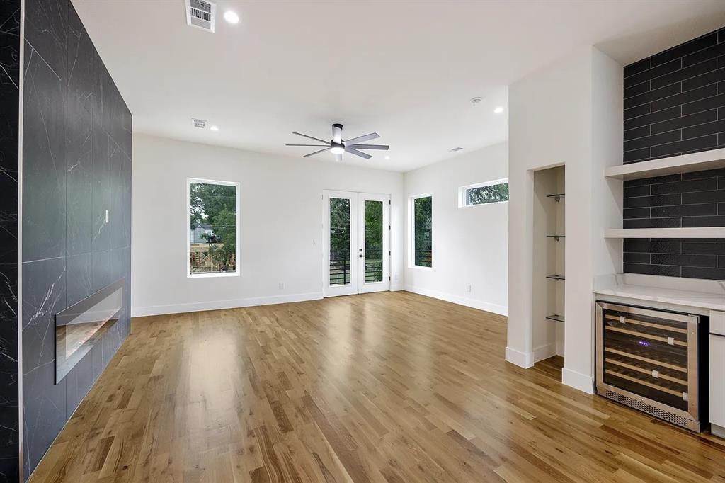 112 Muncie Avenue, Dallas, TX 75212