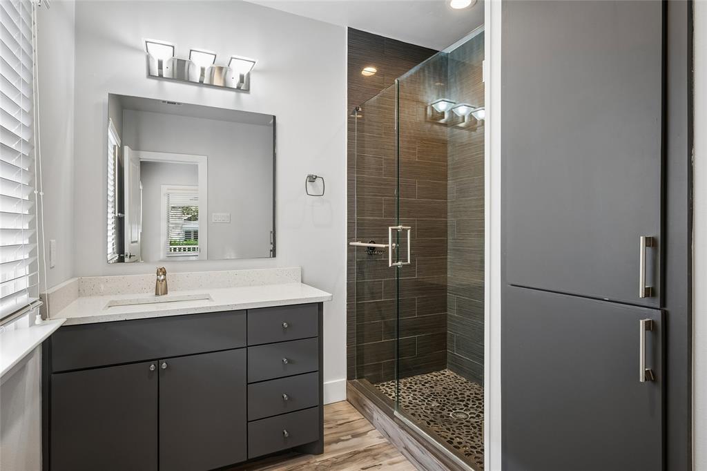 215 N Winnetka Avenue, Dallas, TX 75208