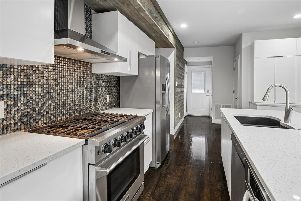 215 N Winnetka Avenue, Dallas, TX 75208