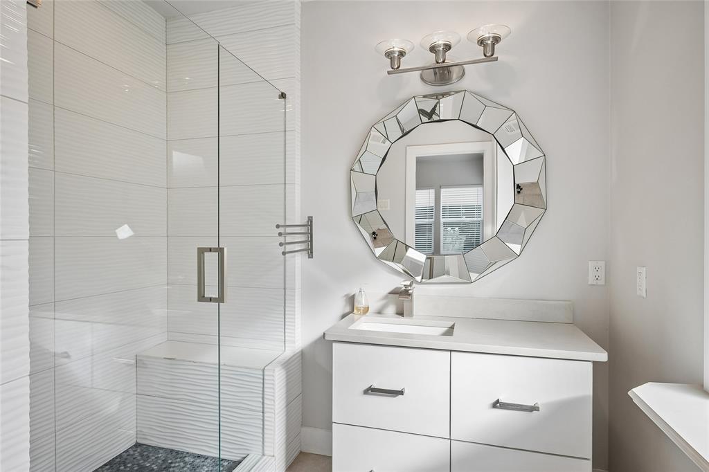215 N Winnetka Avenue, Dallas, TX 75208