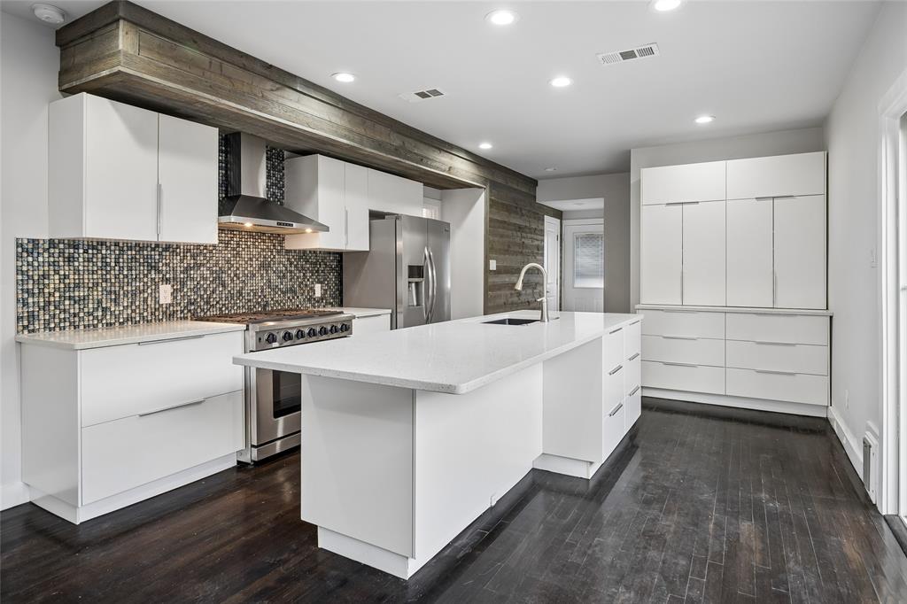 215 N Winnetka Avenue, Dallas, TX 75208