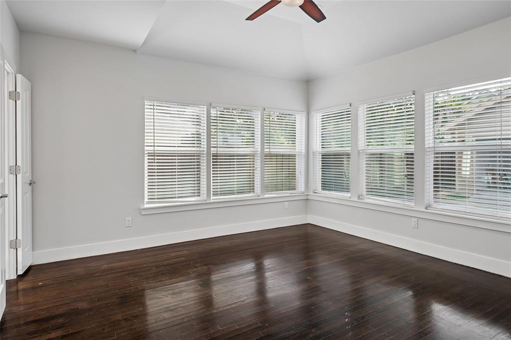 215 N Winnetka Avenue, Dallas, TX 75208