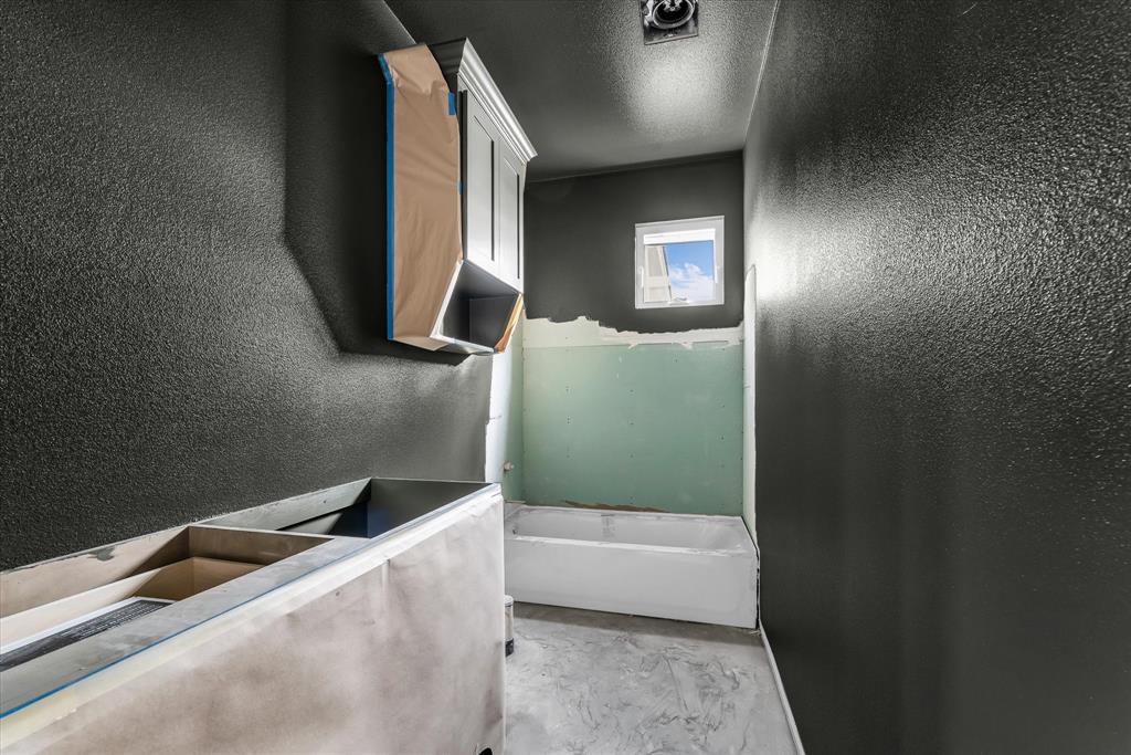 296 Sorghum Hill, Elm Mott, TX 76640