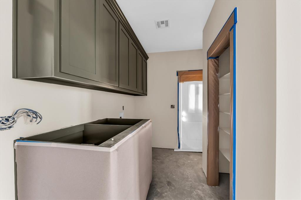 296 Sorghum Hill, Elm Mott, TX 76640