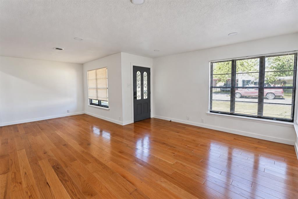 2402 Housley Drive, Dallas, TX 75228 2402 Housley Drive, Dallas, TX 75228