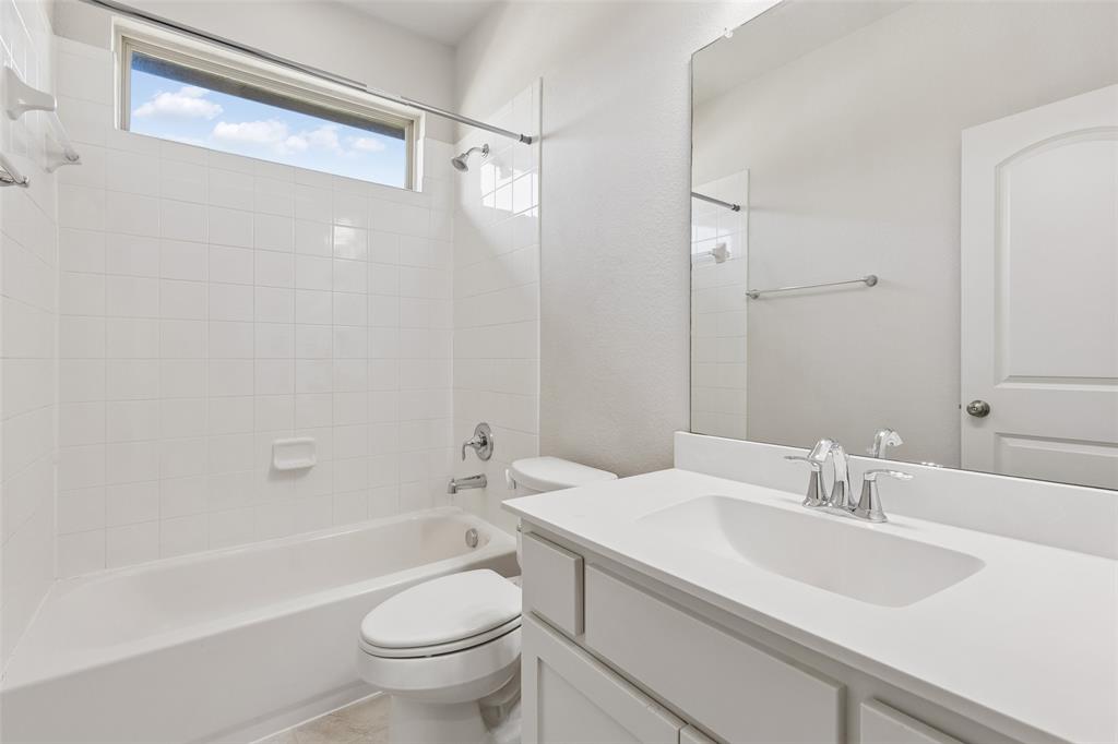 Private Bathroom for Spare Bedroom or Home Office