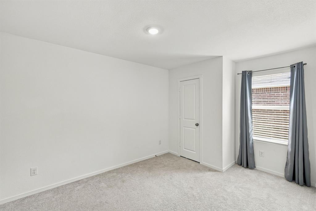 2052 Shady Oaks Drive, Ennis, TX 75119