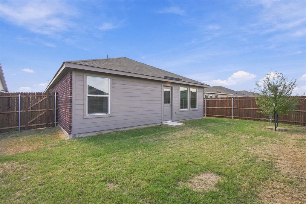 2052 Shady Oaks Drive, Ennis, TX 75119