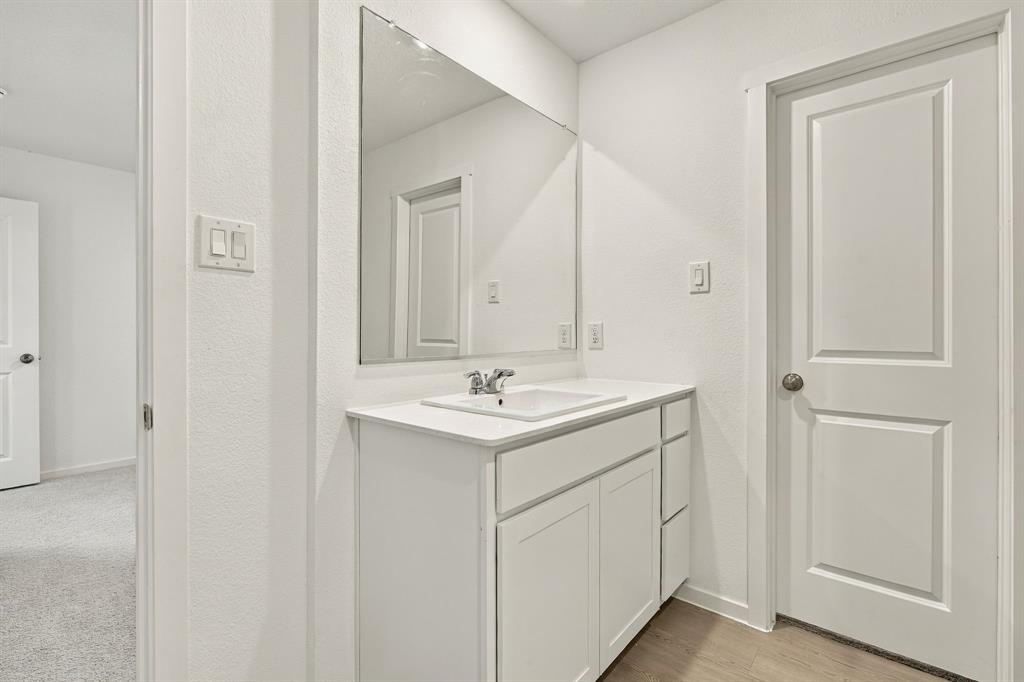 2052 Shady Oaks Drive, Ennis, TX 75119