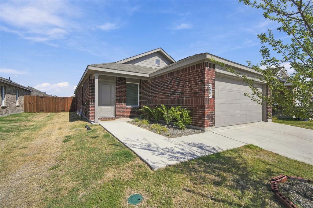 2052 Shady Oaks Drive, Ennis, TX 75119 2052 Shady Oaks Drive, Ennis, TX 75119