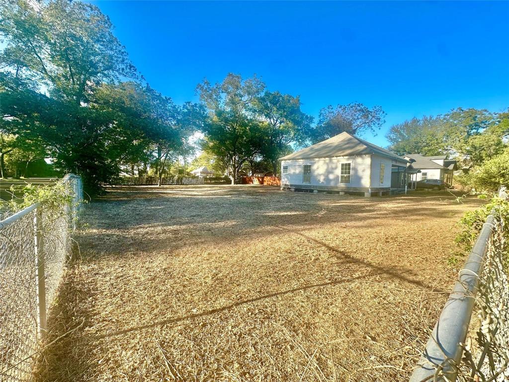 1000 & 1002 E Calhoun Avenue, Waco, TX 76704