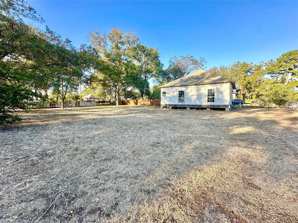 1000 & 1002 E Calhoun Avenue, Waco, TX 76704