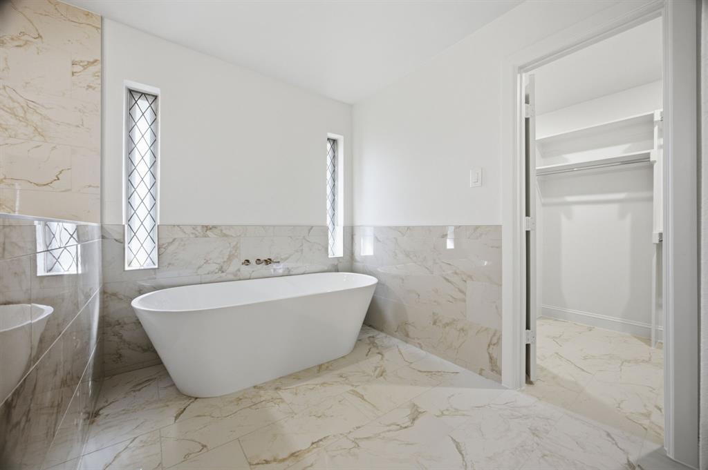 Free standing soaking tub in primary bathroom to unwind and relax!