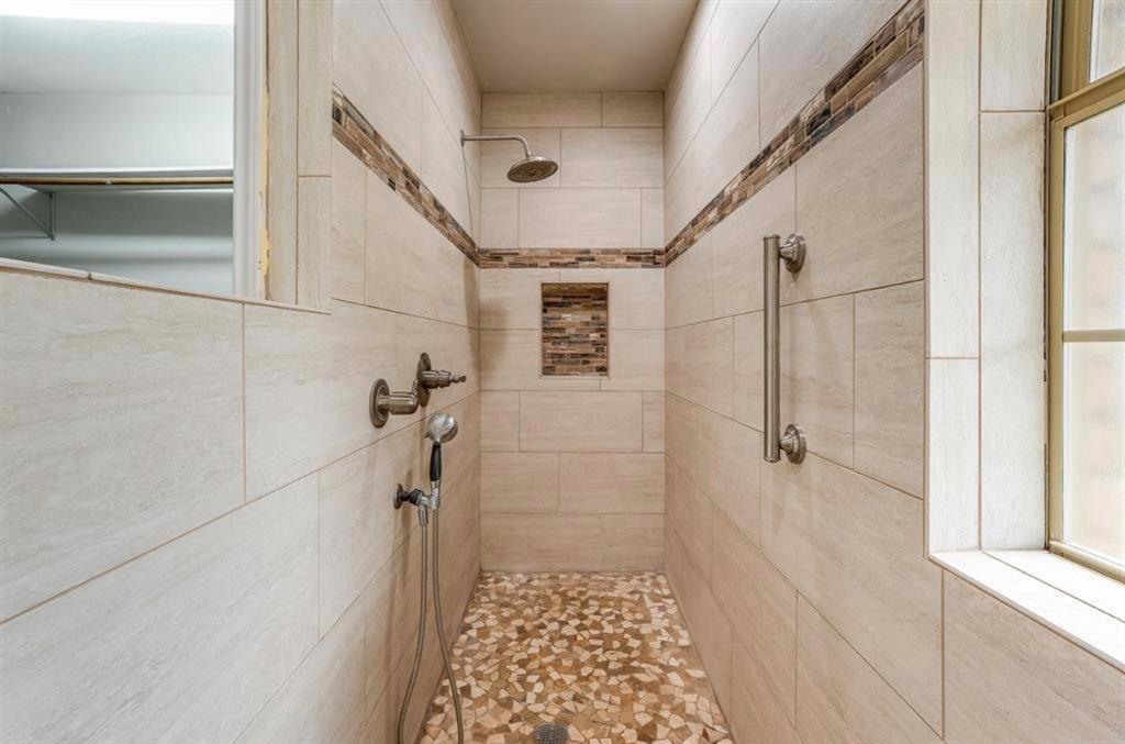 3906 Cimmaron Trail, De Cordova, TX 76049