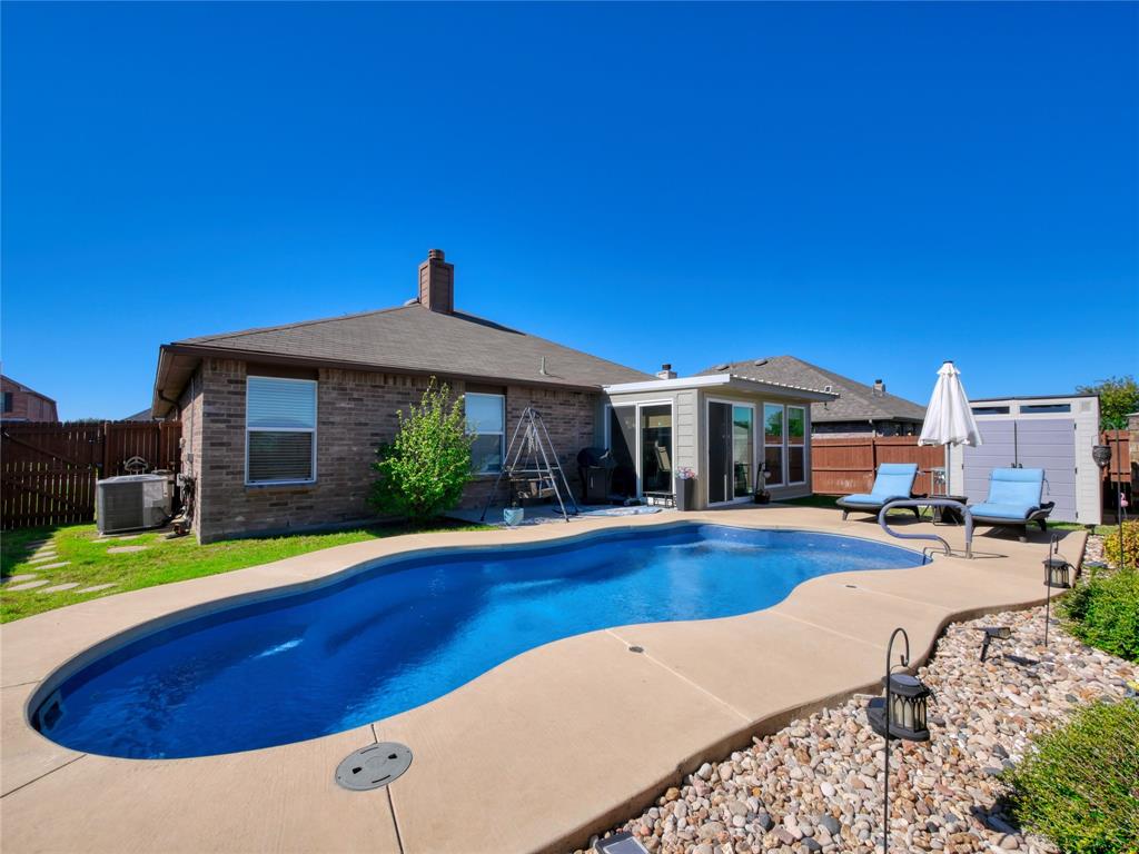 Pool, Shed and Enclosed Sun room