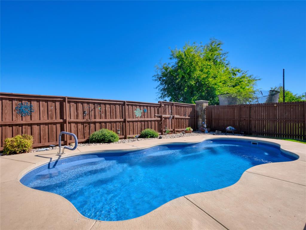 318 Laurel Lane, Fate, TX 75087
