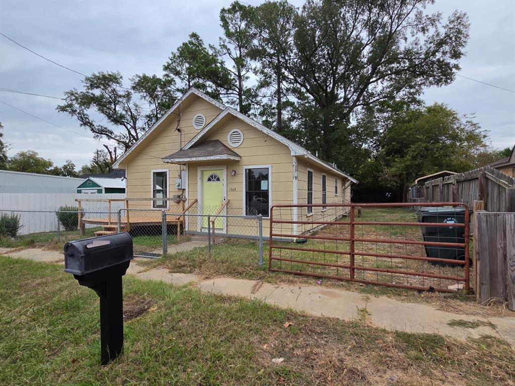 1504 S Kennedy Avenue, Tyler, TX 75701