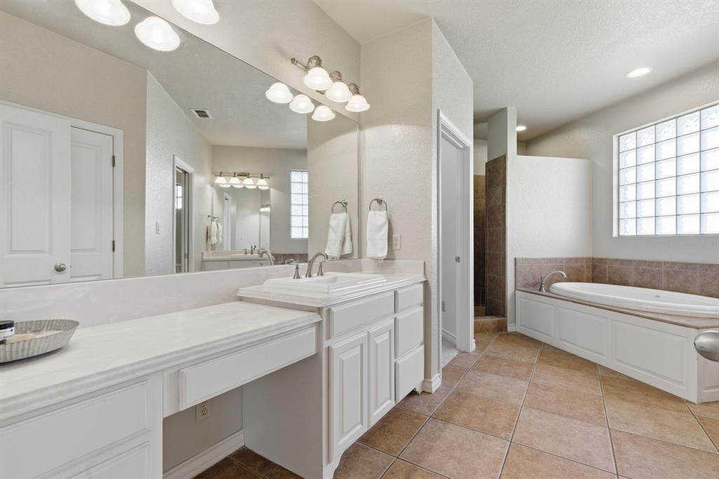 3714 Cove Timber Avenue, Granbury, TX 76049