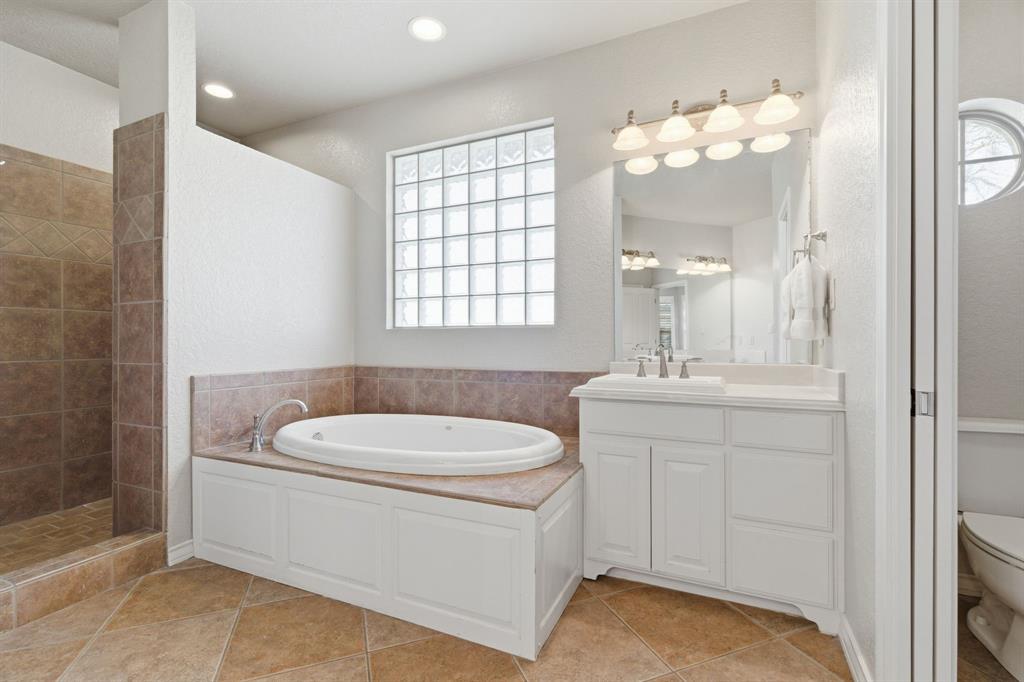 3714 Cove Timber Avenue, Granbury, TX 76049
