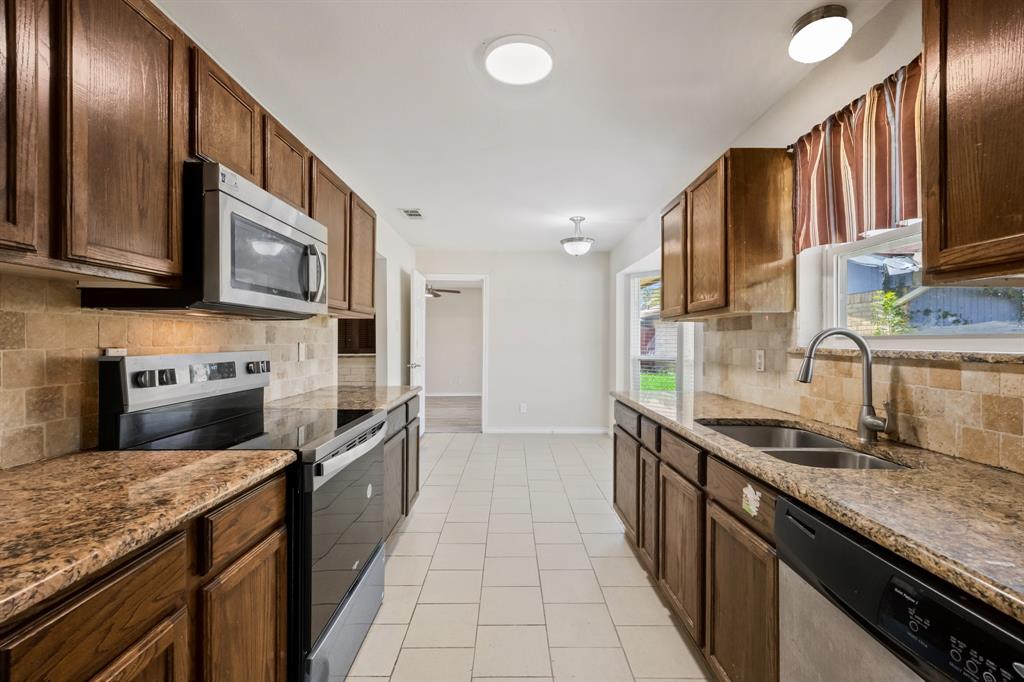 722 Worcester Lane, Garland, TX 75040