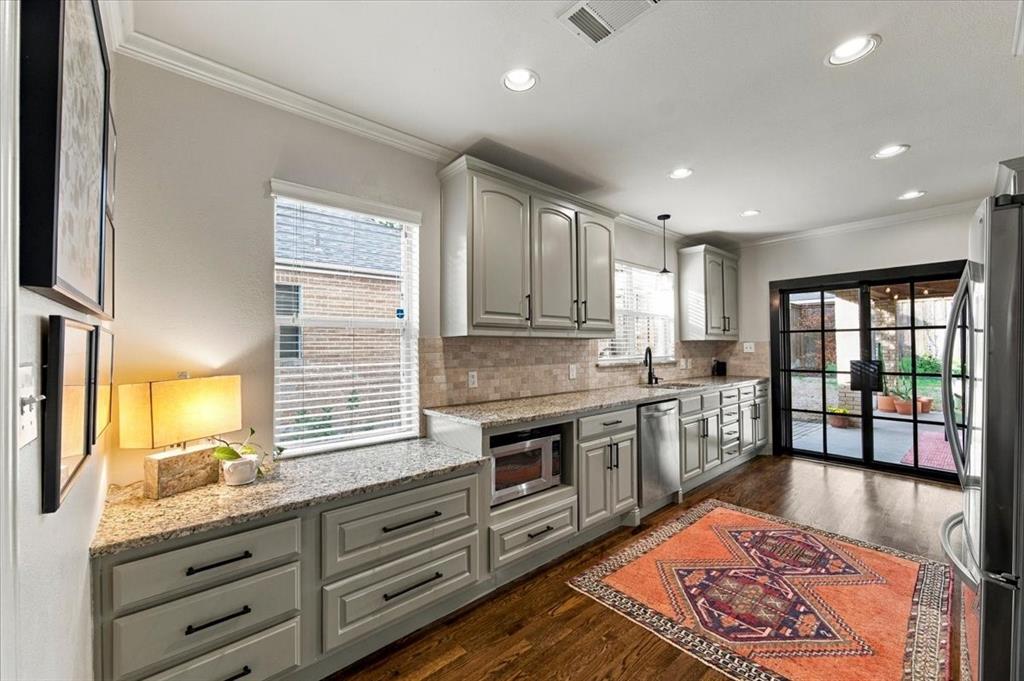 1006 Cordova Street, Dallas, TX 75223