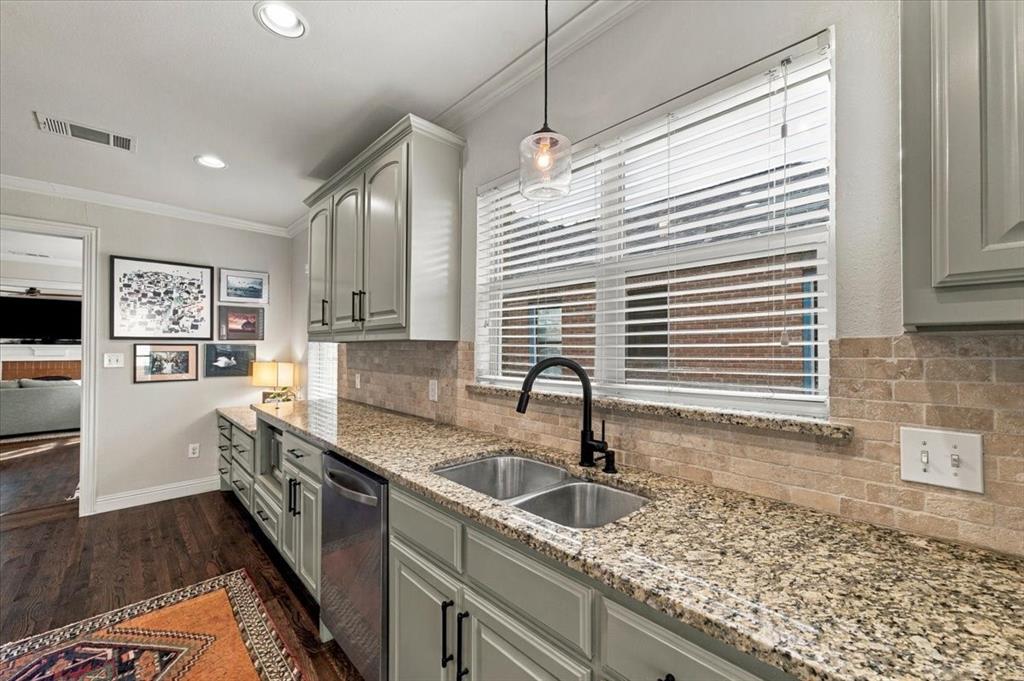 1006 Cordova Street, Dallas, TX 75223