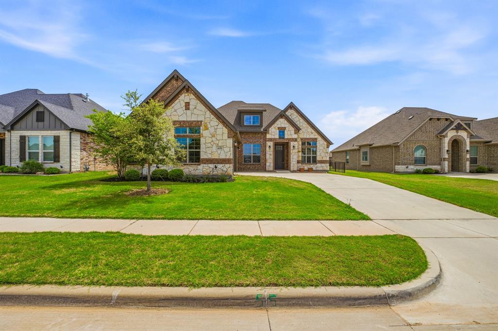 1038 Mickelson Drive, Granbury, TX 76048