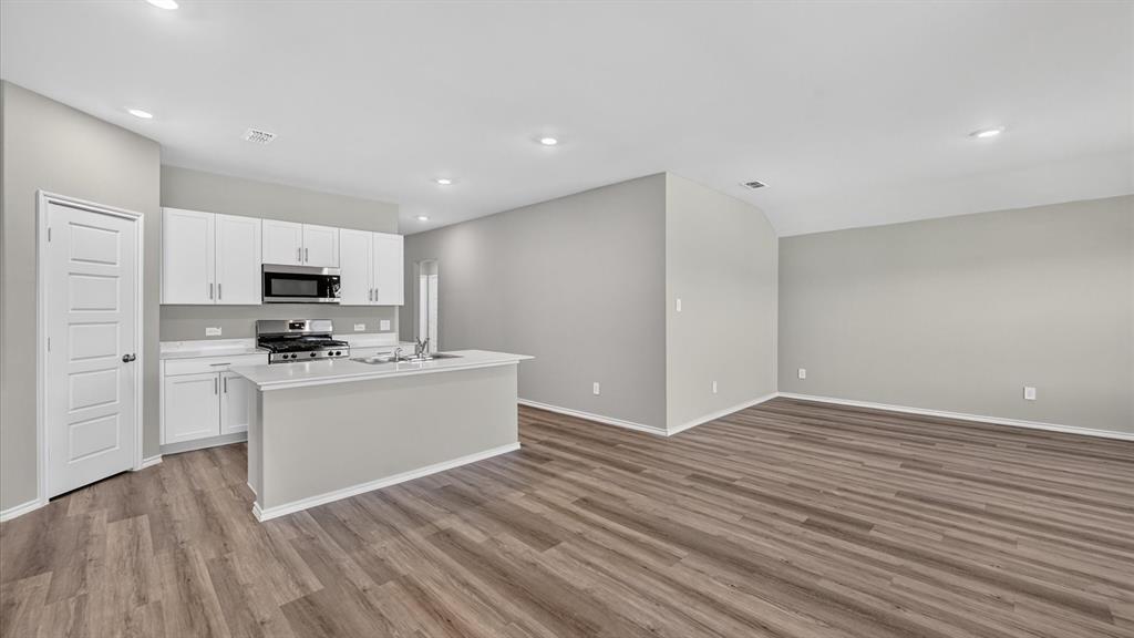 728 SMART STRIKE Trail, Granbury, TX 76049