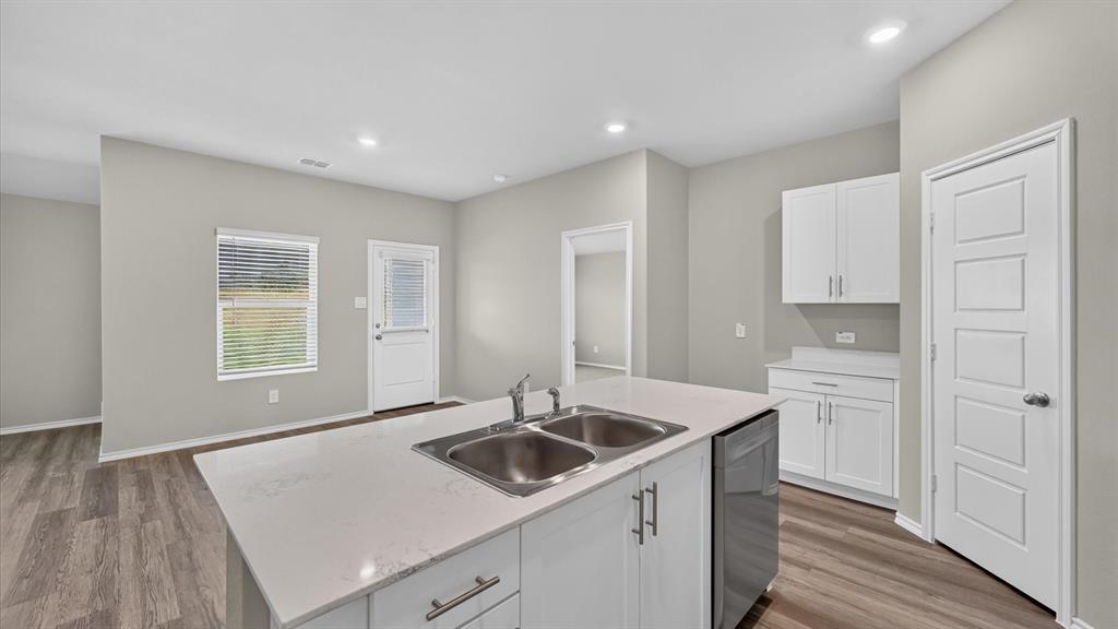 728 SMART STRIKE Trail, Granbury, TX 76049