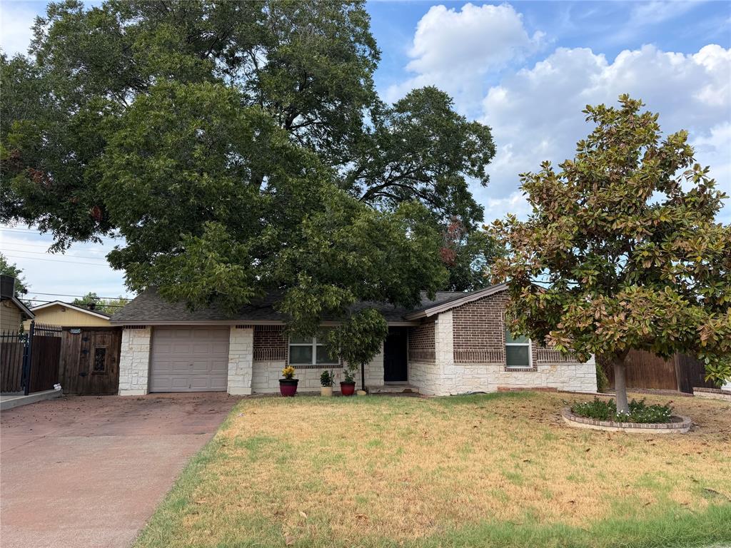 1819 Finley Road, Irving, TX 75062