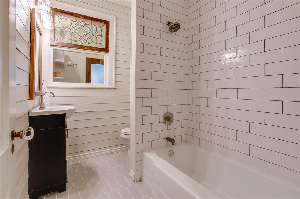 635 N Montclair Avenue, Dallas, TX 75208