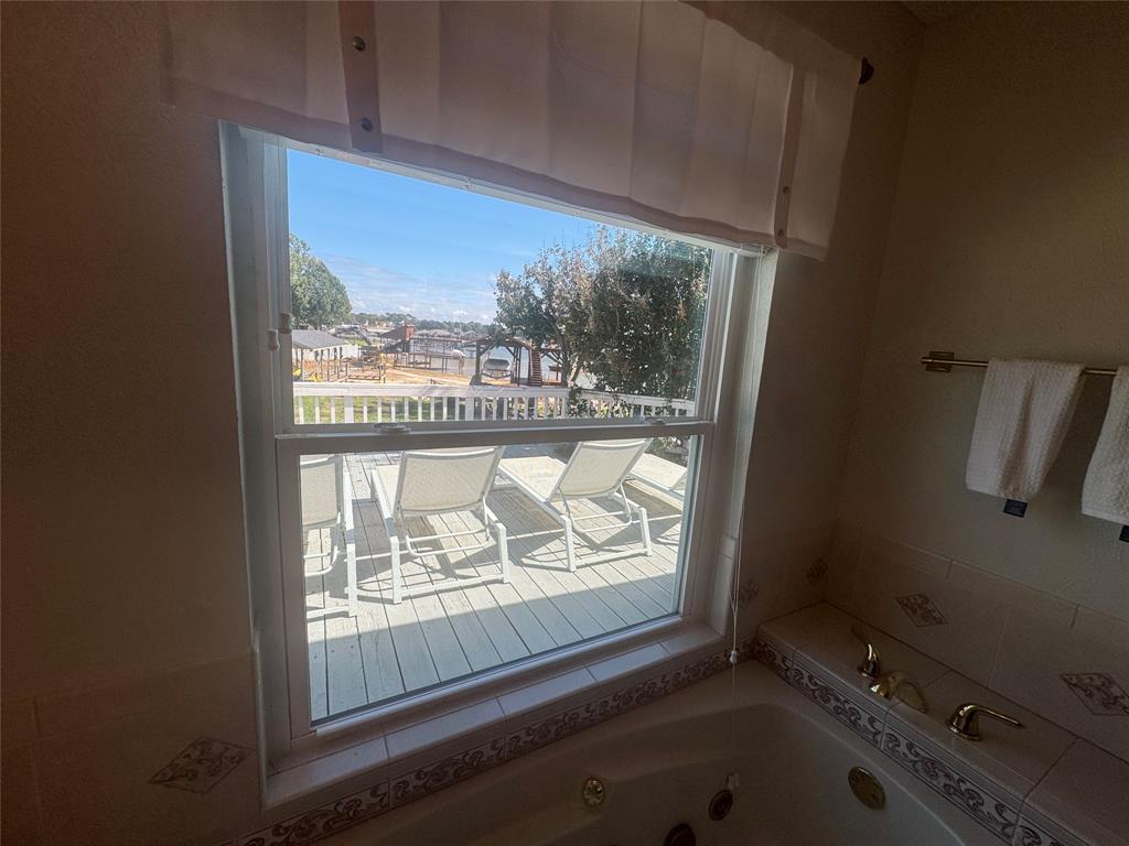 183 Seaside Drive, Gun Barrel City, TX 75156
