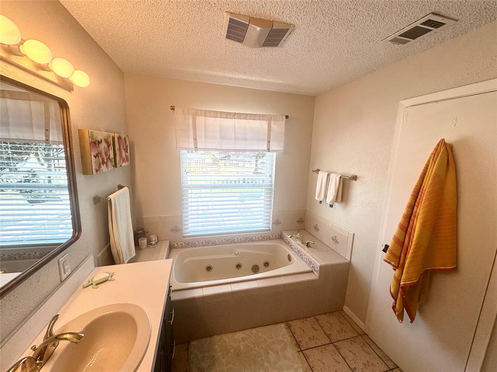183 Seaside Drive, Gun Barrel City, TX 75156