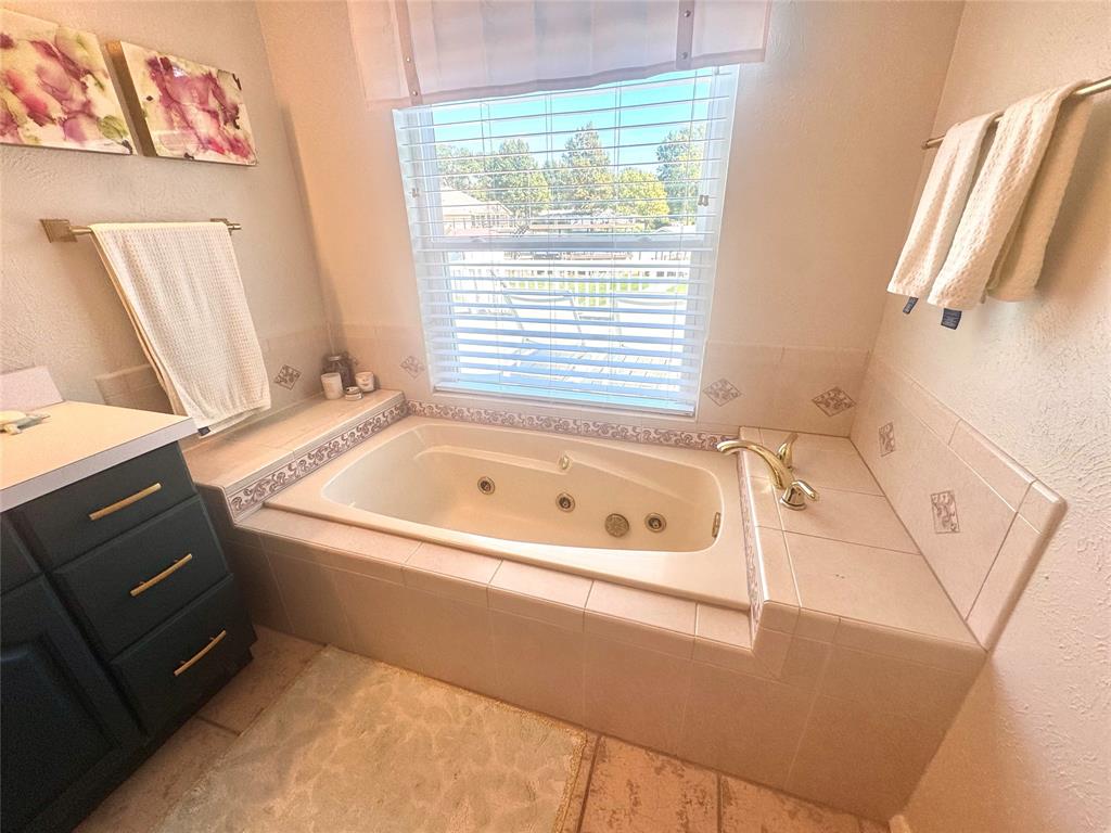 183 Seaside Drive, Gun Barrel City, TX 75156