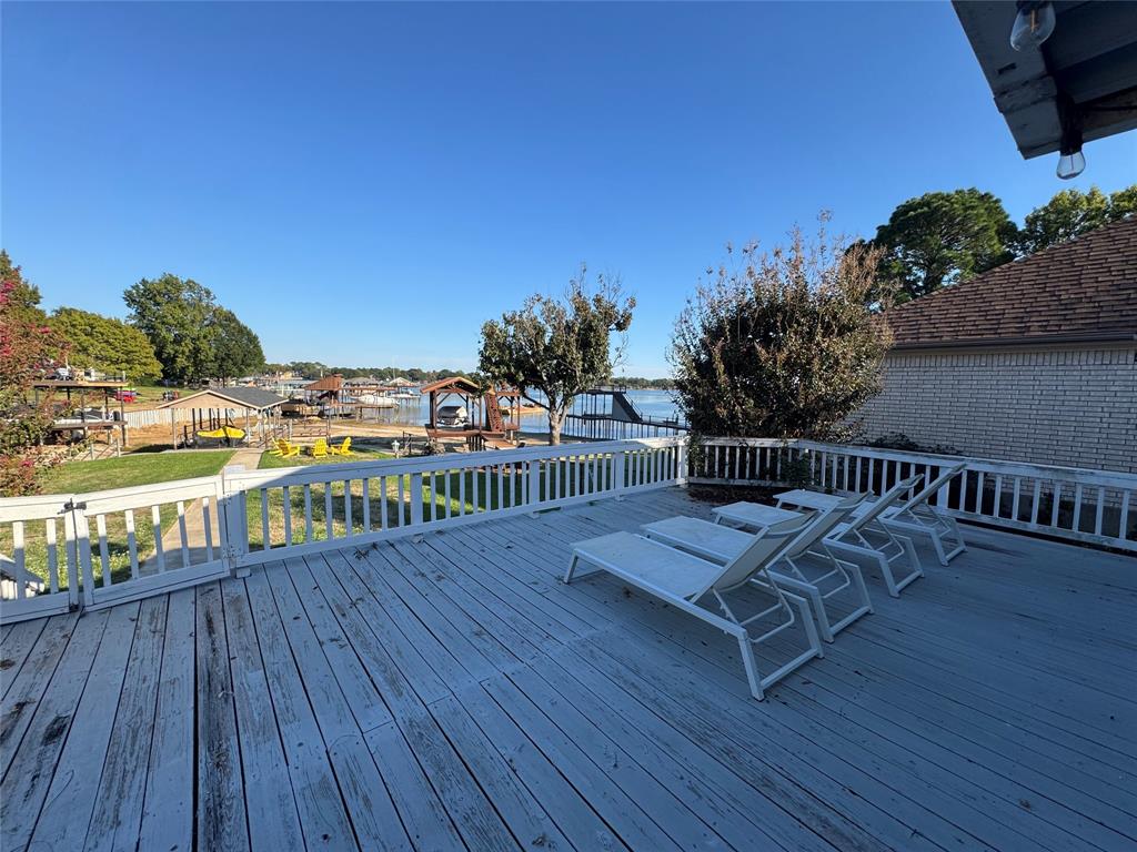 183 Seaside Drive, Gun Barrel City, TX 75156