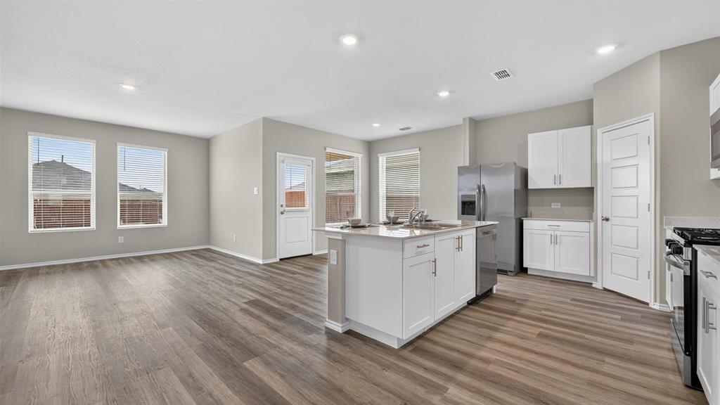 1409 CANTERBURY Trail, DeSoto, TX 75115