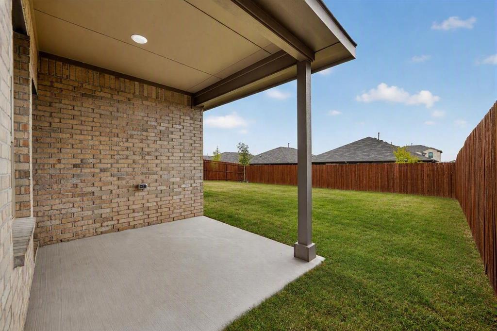 1409 CANTERBURY Trail, DeSoto, TX 75115