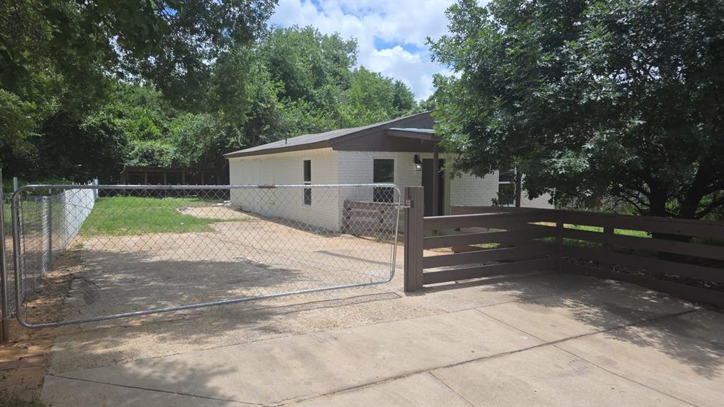 4643 Luzon Street, Dallas, TX 75216